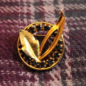 Vintage Emerald Green Rhinestone Circle Leaf Pin